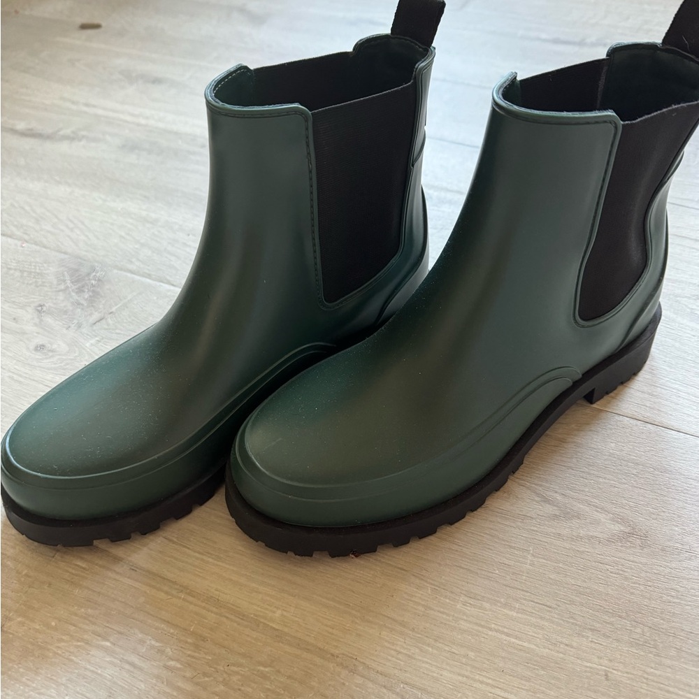 Bernardo green rain boots, size 10